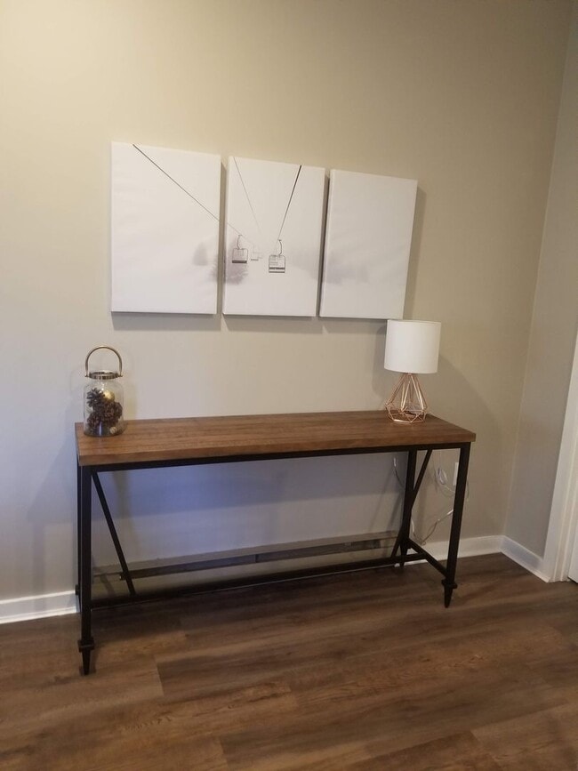 Building Photo - $1,800 - 2 Bed, 2 Bath Furnished SUMMER 6 month seasonal available 4/15