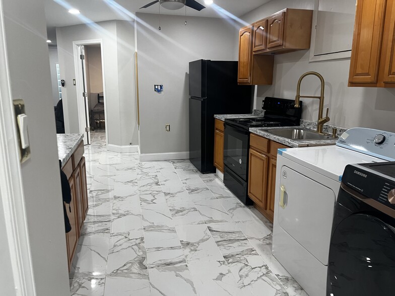 Building Photo - 390 Cedar Hill Rd