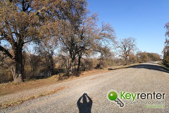 Building Photo - 2308 Rogue River Dr