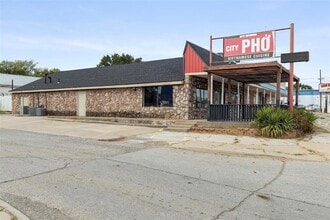Building Photo - 327 S Green Ave