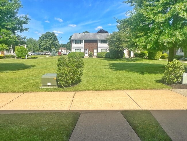 Primary Photo - 13 Quincy Cir