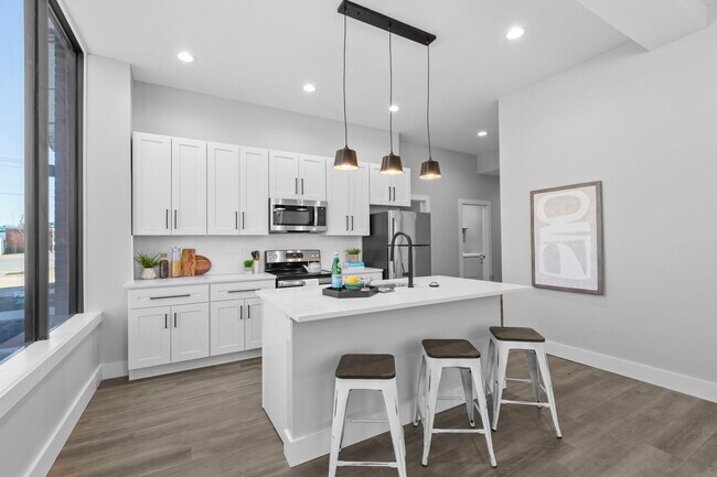 Building Photo - 6012 Southwest Ave