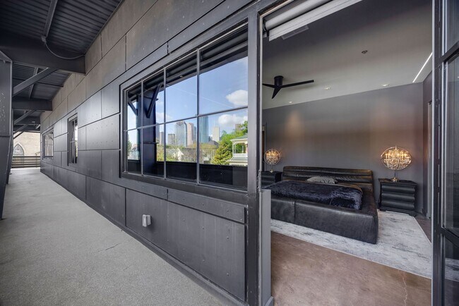 Building Photo - 908 White St