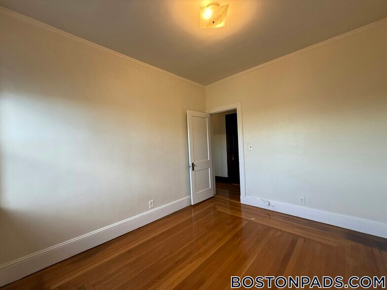 Building Photo - 163 Summer St