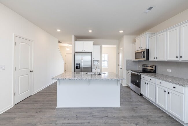 Building Photo - Beautiful 4 Bedroom Home Piedmont School D...