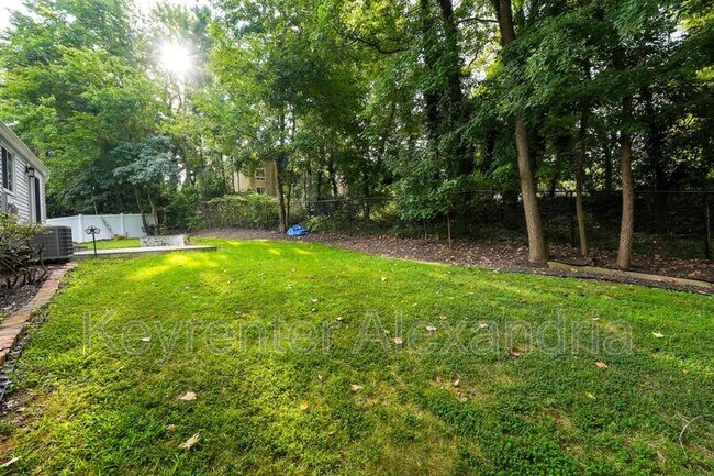 Building Photo - 5901 Beech Tree Dr