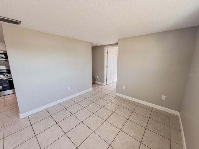 Building Photo - 818 Bayview Dr