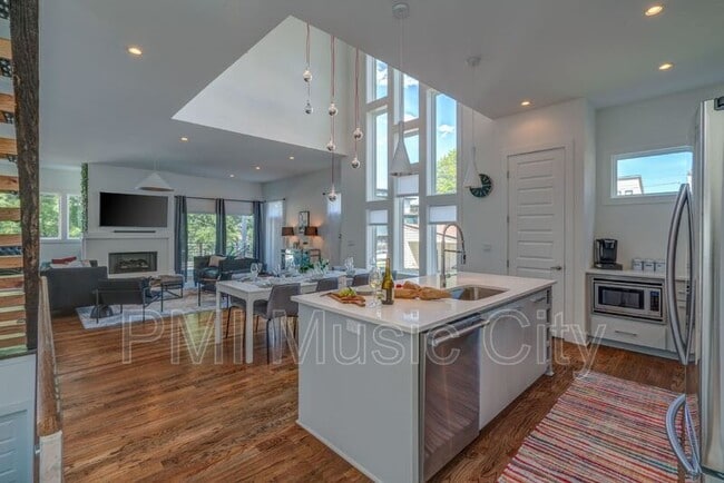 Building Photo - 938 Southside Pl