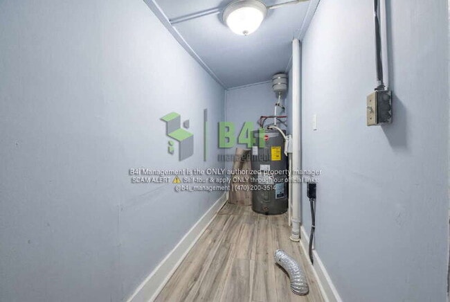 Building Photo - 705 Barnesville St