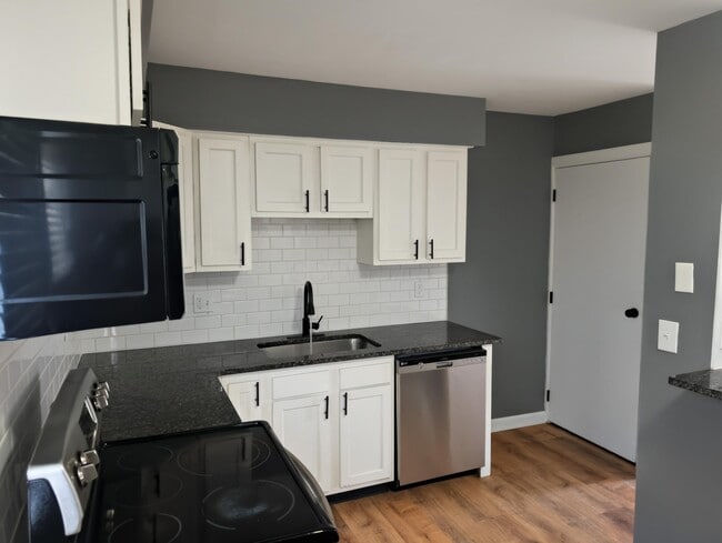 Building Photo - 5726 Beechcroft Rd