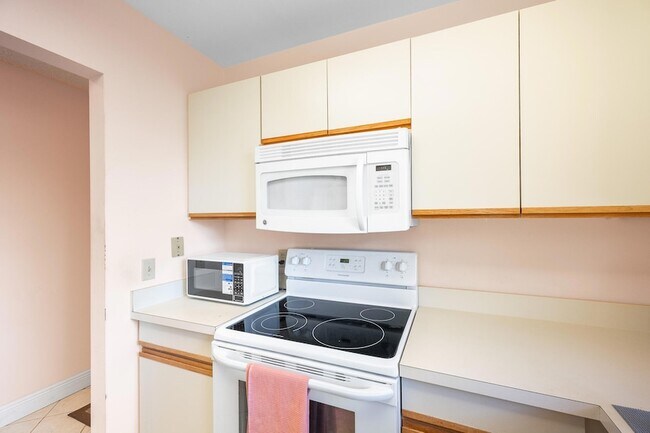 Building Photo - 33 Lake Vista Trail