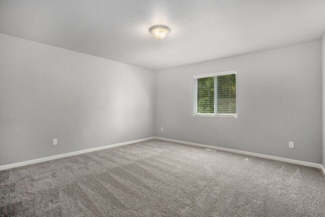 Building Photo - 3149 Alder Dr SW