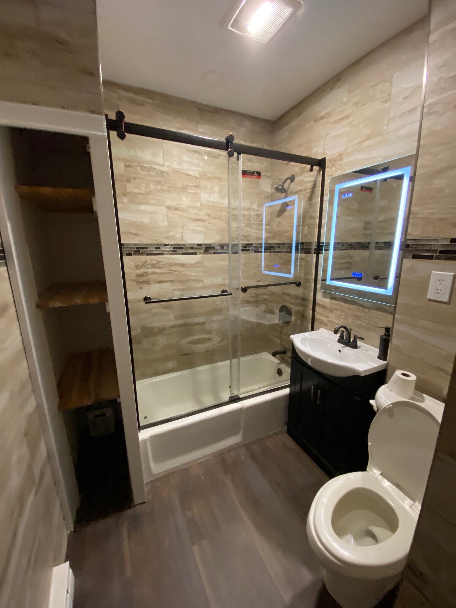 Building Photo - 25 Dustin St