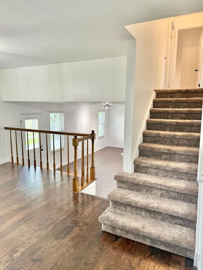 Building Photo - Beautifully Updated Modern Farmhouse 3 bed...