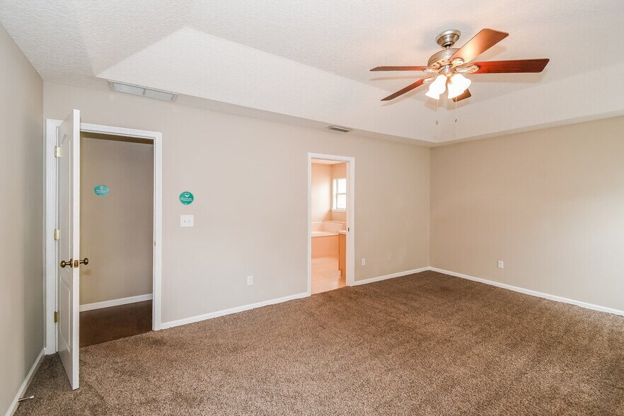 Building Photo - 14011 Crestwick Dr W
