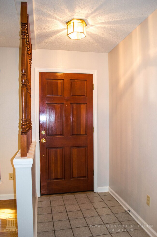 Building Photo - Beautiful Large home off of Mahan