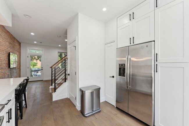 Building Photo - Capital Hill Rowhome