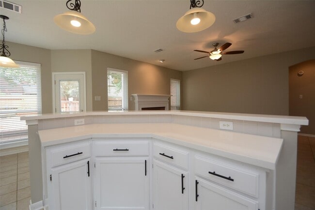 Building Photo - 5327 Willow Knoll Ct