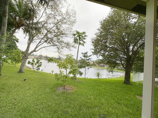 Building Photo - 5152 Woodfield Way