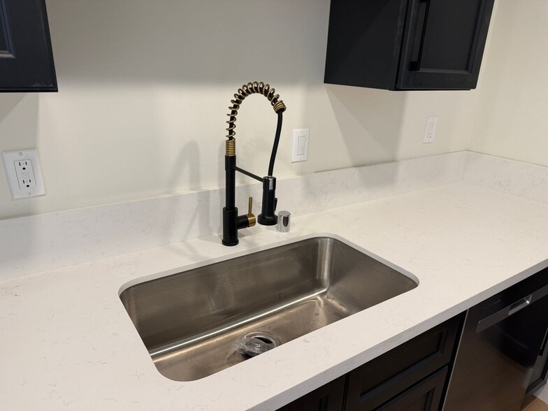 Building Photo - 1316 Venice Blvd.