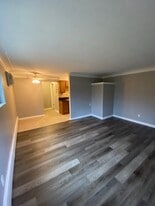 Building Photo - 320 Hanna Ave