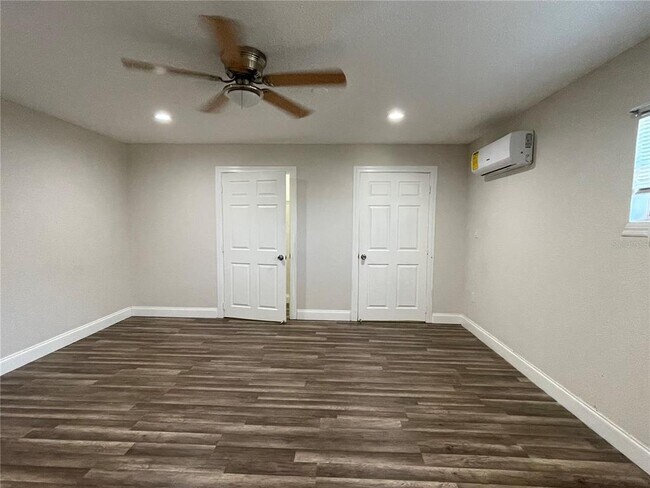 Building Photo - 1208 Carlton Ave