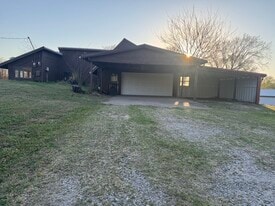 Building Photo - 3421 W 41st St N