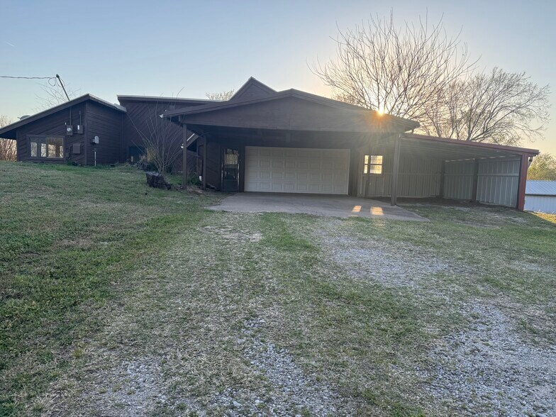 Building Photo - 3421 W 41st St N