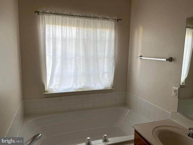 Building Photo - 13345 Misty Dawn Dr