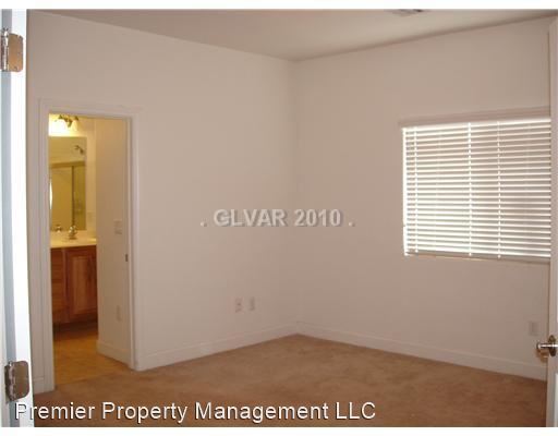 Building Photo - 3 br, 2.5 bath House - 139 Tilbury Ave*