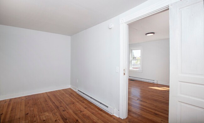 Building Photo - 333 S Ann St