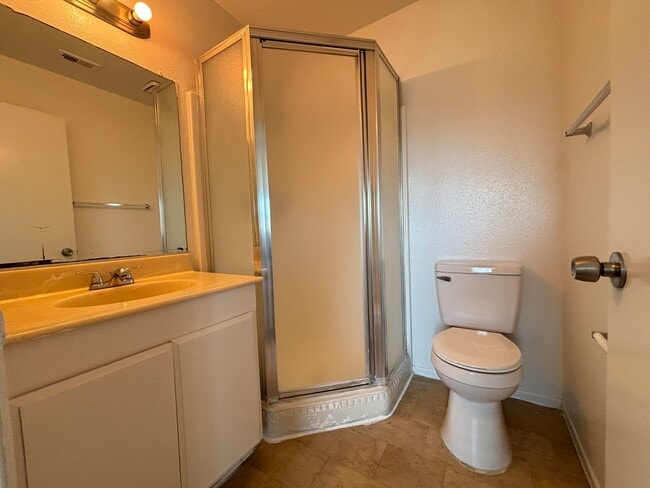 Building Photo - East Palmdale Townhouse