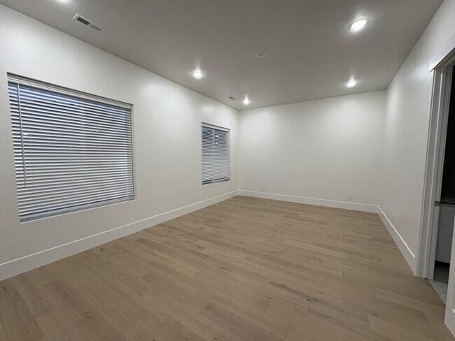 Building Photo - 68 W 4750 N