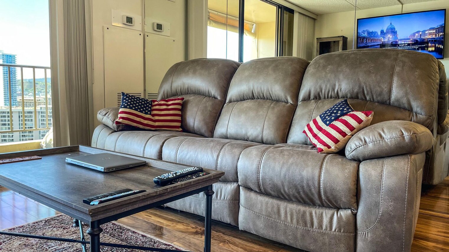 Building Photo - 411 Hobron Ln