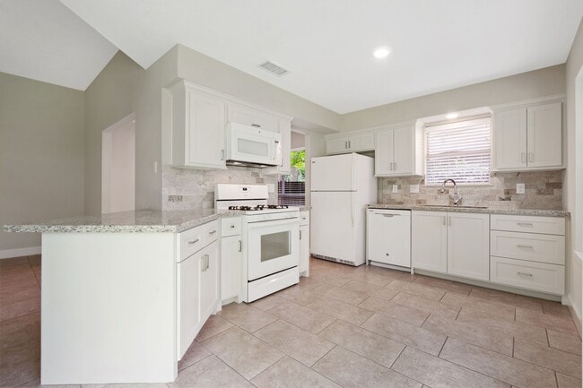 Building Photo - 69 Fallshire Dr