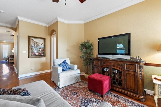 Building Photo - 6024 SE Crooked Oak Ave