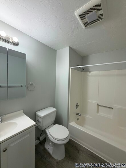Building Photo - 433 Sunderland Rd