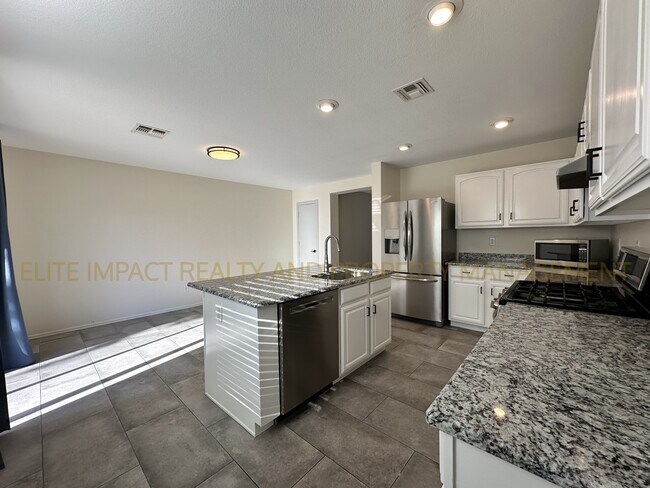 Building Photo - 3505 N Sierra Springs Dr