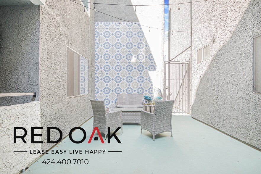 Building Photo - 11817 Victory Blvd