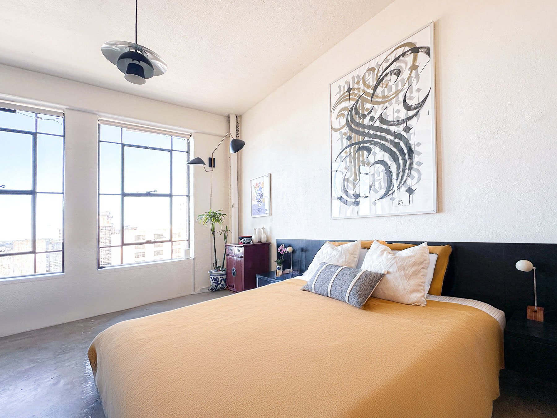 Building Photo - 315 E 8th St