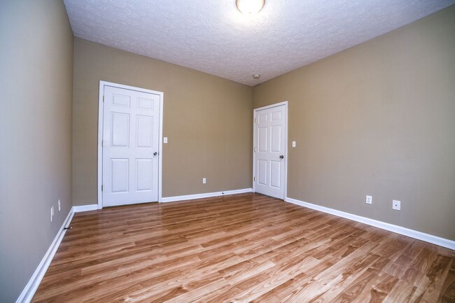 Building Photo - 103 Silver Creek Ct