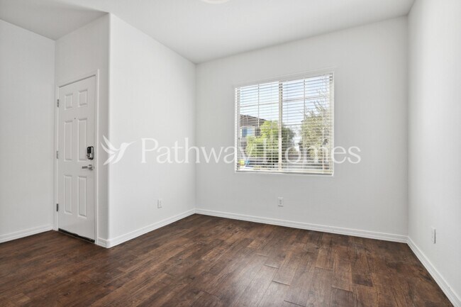 Building Photo - 8216 W Pueblo Ave