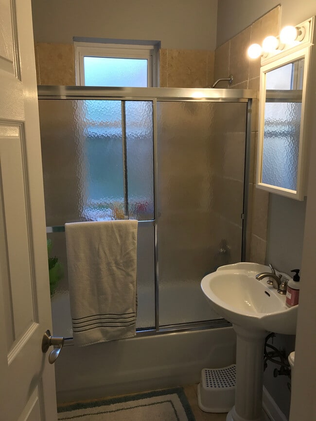 Building Photo - 5955 N Winthrop Ave