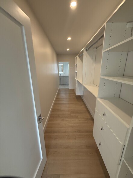 Building Photo - 1950 Washington St