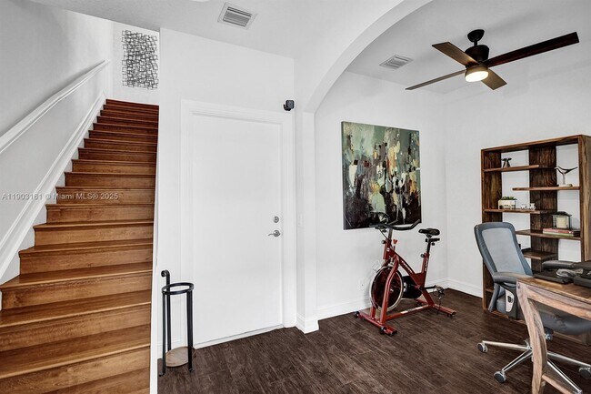 Building Photo - 446 NE 2nd Ave