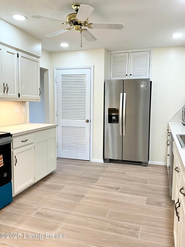 Building Photo - 7913 Greenway Dr