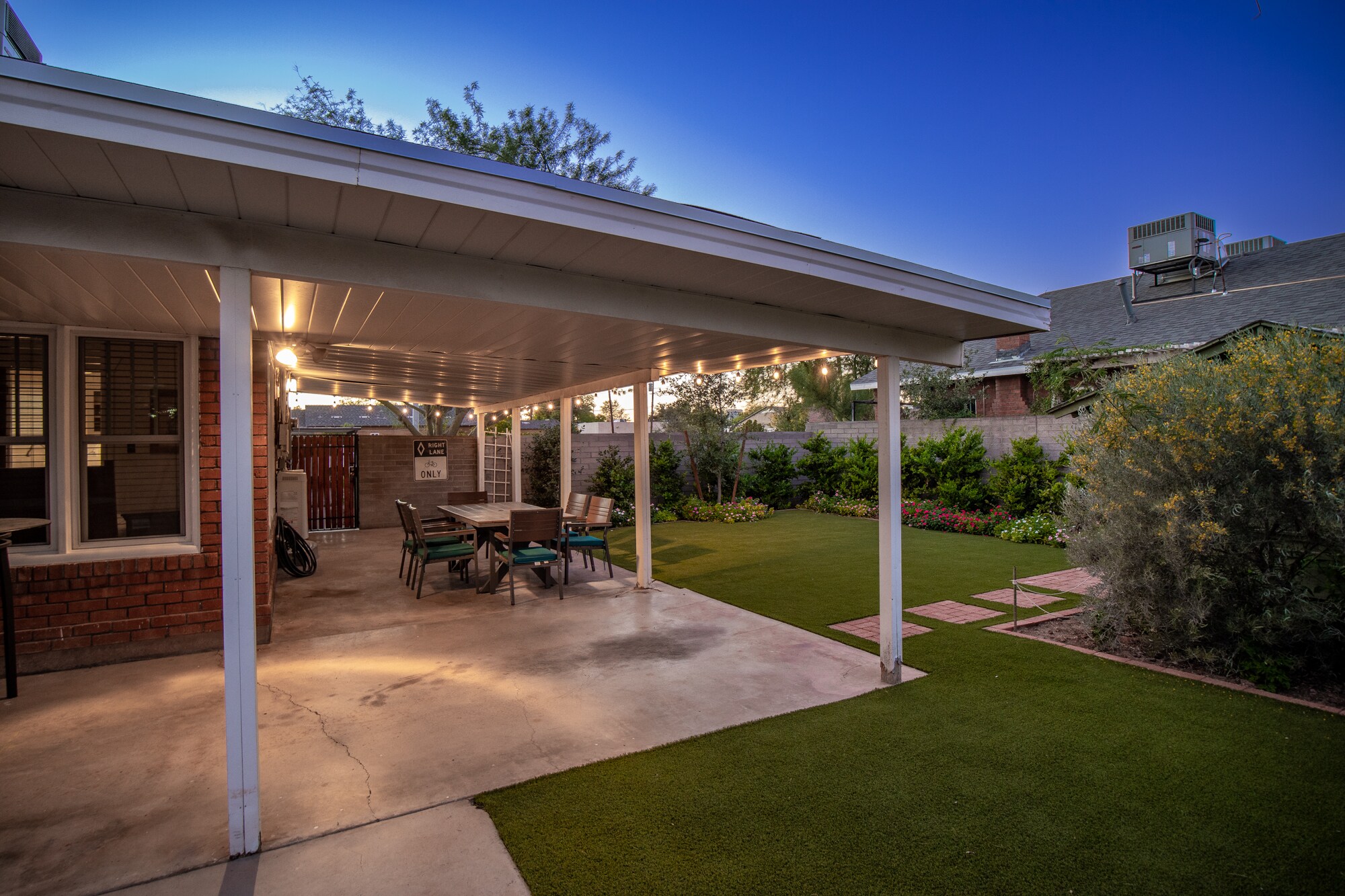 Building Photo - 1102 E Palm Lane