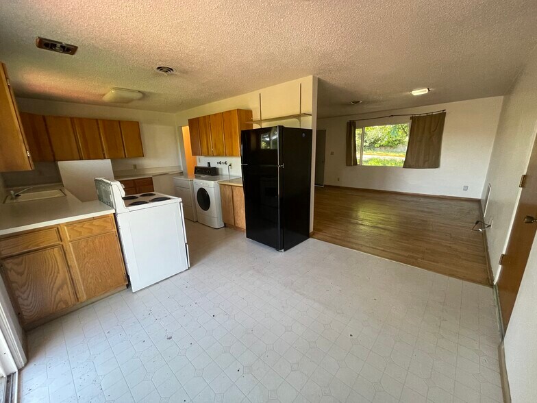 Building Photo - 1310 NE Williams St