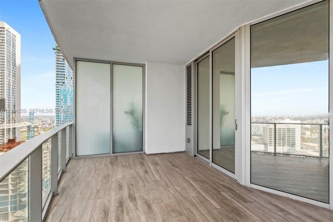 Building Photo - 851 NE 1st Ave