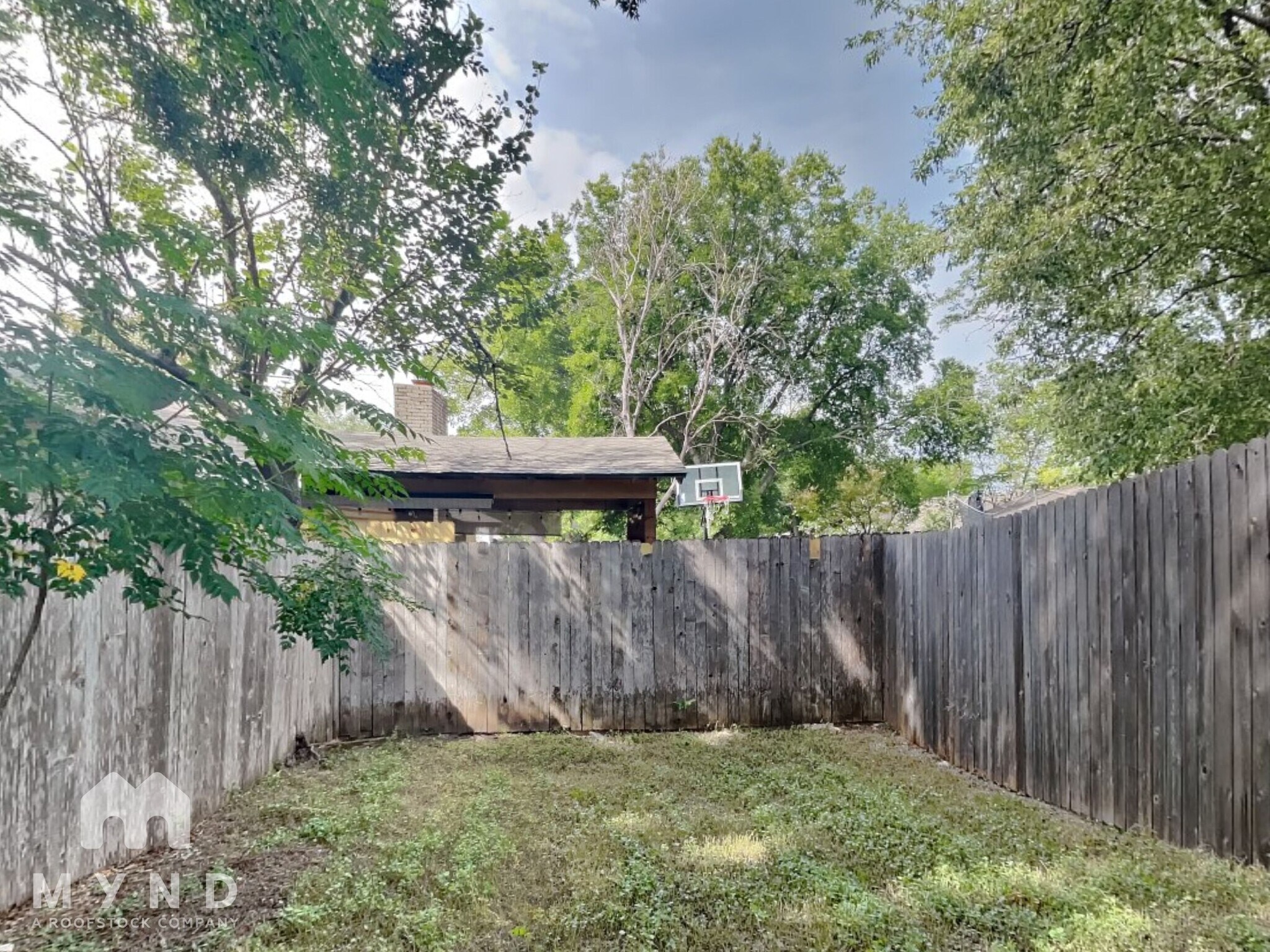 Building Photo - 1603 Rutland Dr